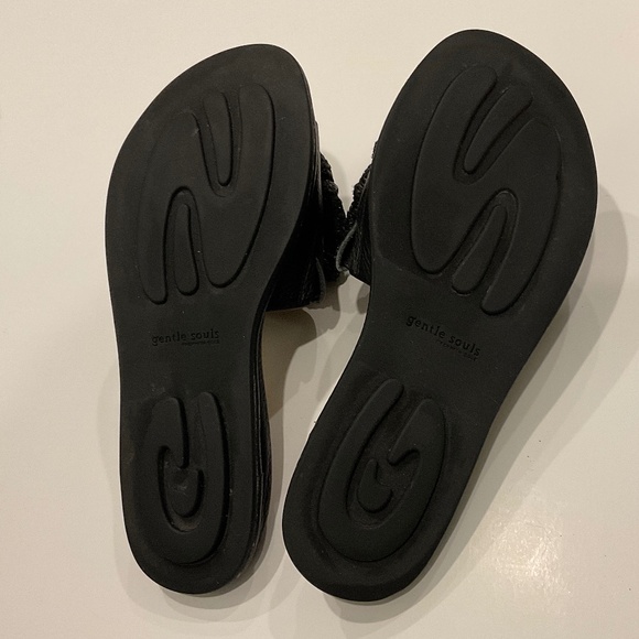 GENTLE SOLES by Kenneth Cole Lucy Platform Slide Crochet Flower Black Size 8.5 - Picture 6 of 9